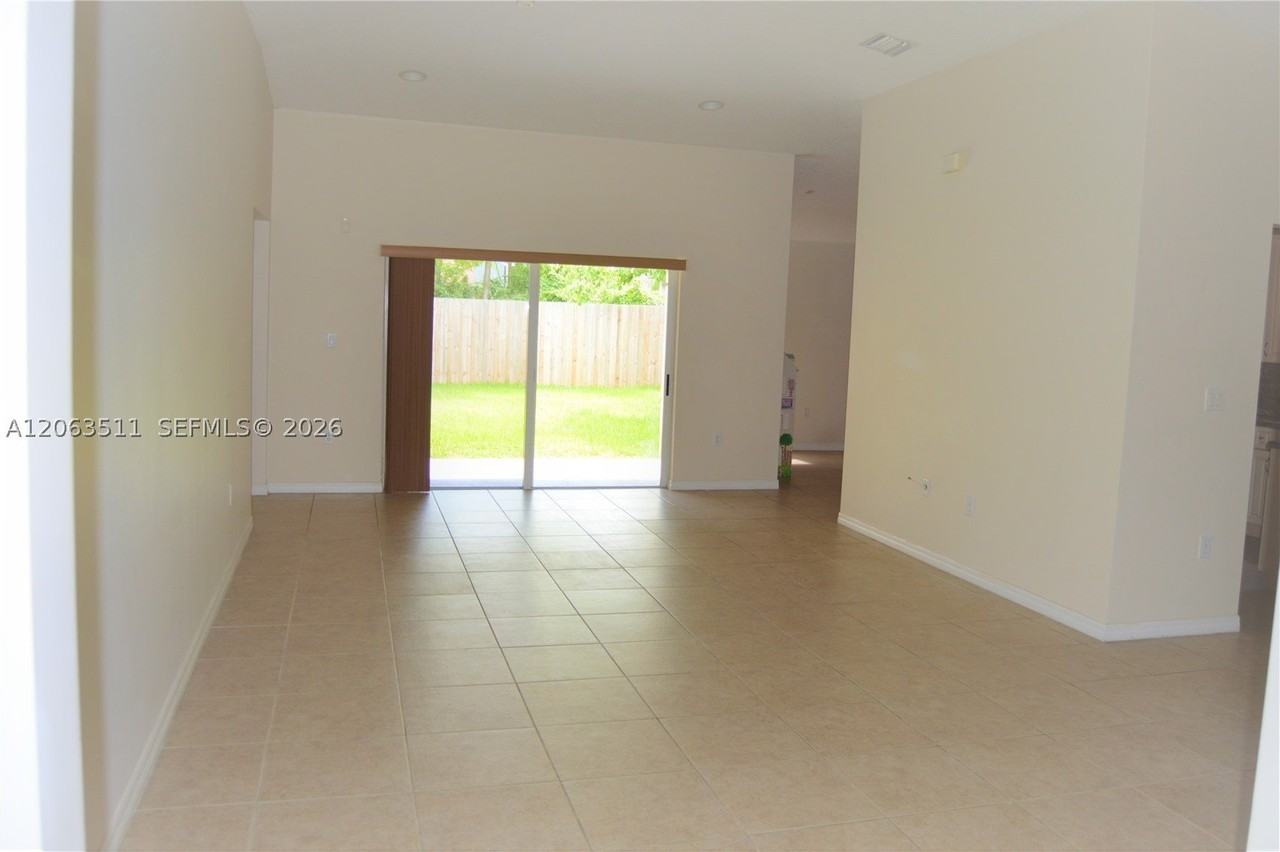 1855 Ne 36th Ave #1855 - Photo 2 of 25