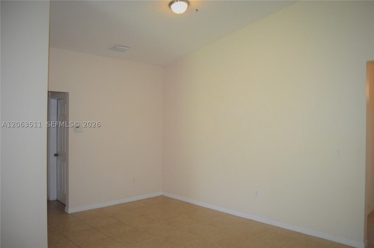 1855 Ne 36th Ave #1855 - Photo 3 of 25
