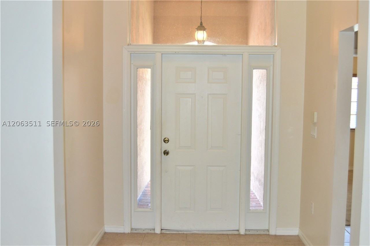 1855 Ne 36th Ave #1855 - Photo 5 of 25
