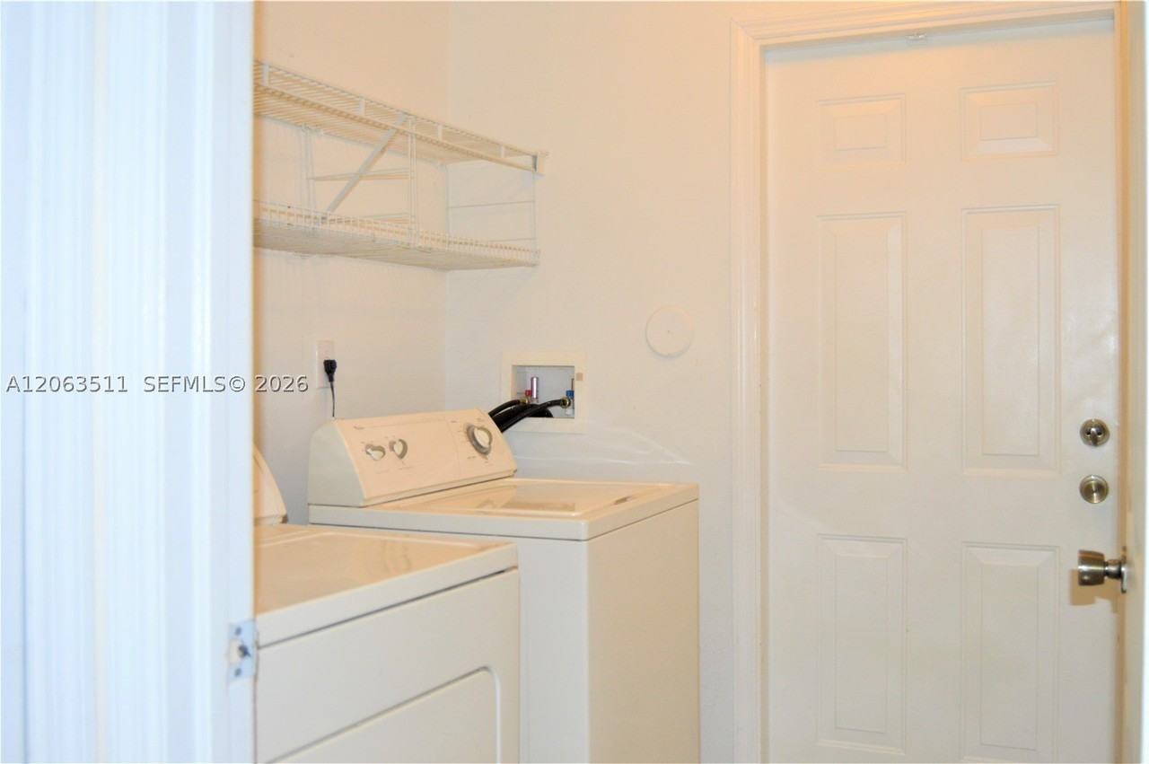 1855 Ne 36th Ave #1855 - Photo 6 of 25