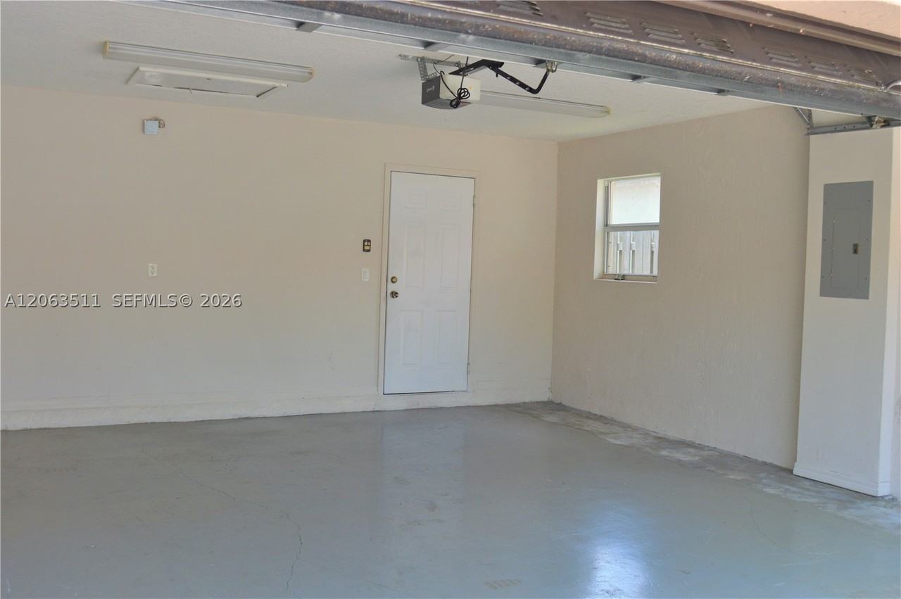 1855 Ne 36th Ave #1855 - Photo 7 of 25