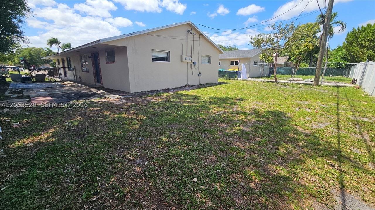 5030 Sw 26th Ave #2 - Photo 3 of 13