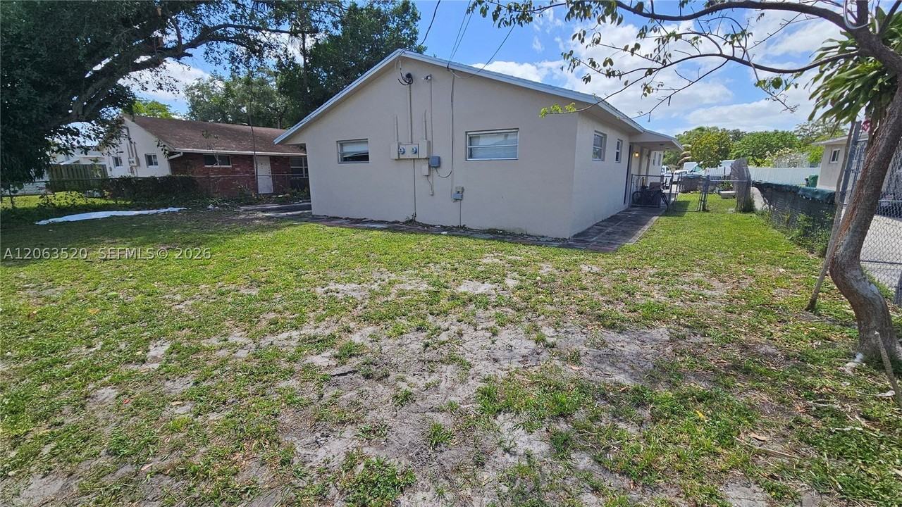 5030 Sw 26th Ave #2 - Photo 4 of 13
