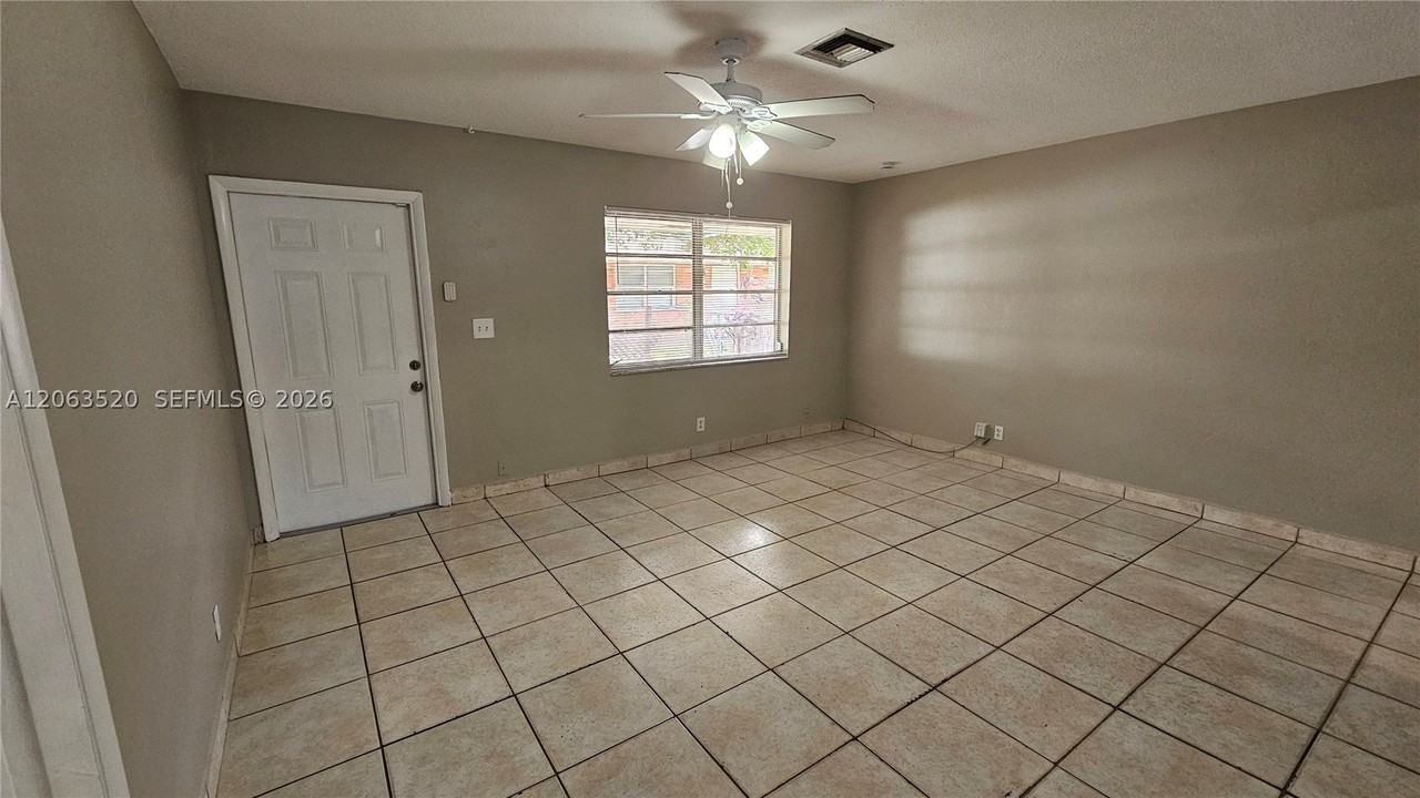 5030 Sw 26th Ave #2 - Photo 6 of 13