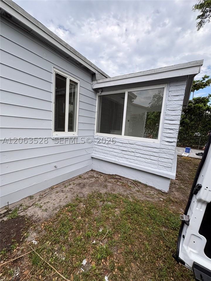 10417 Nw 6th Ave - Photo 2 of 10