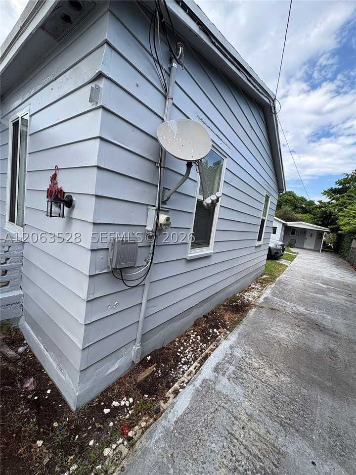 10417 Nw 6th Ave - Photo 3 of 10