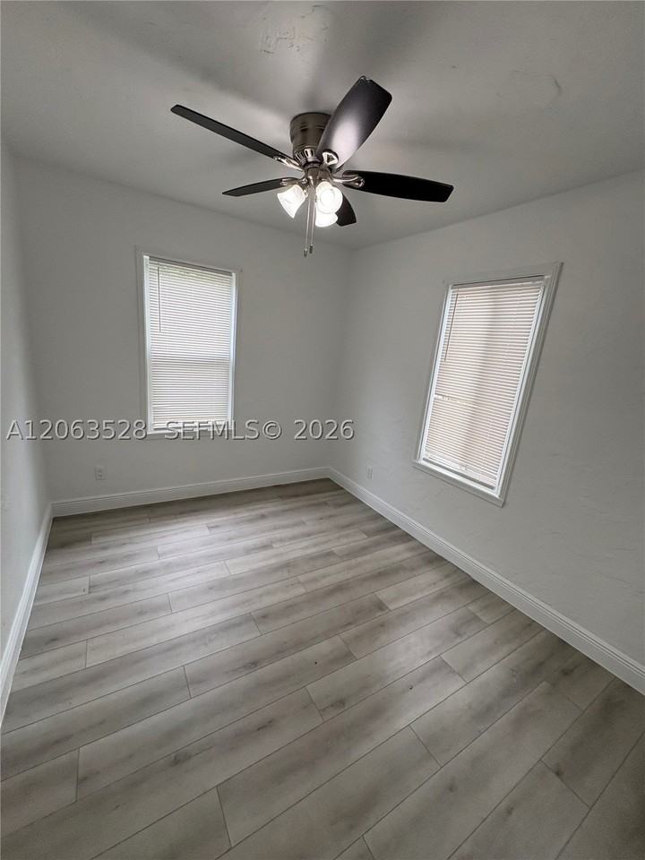 10417 Nw 6th Ave - Photo 7 of 10