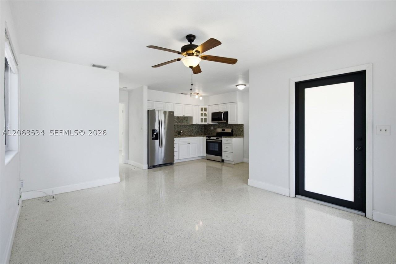 2625 Sw 29th Ave #2625 - Photo 4 of 19