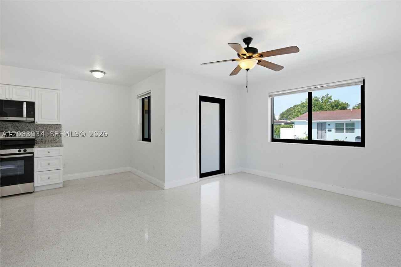 2625 Sw 29th Ave #2625 - Photo 5 of 19