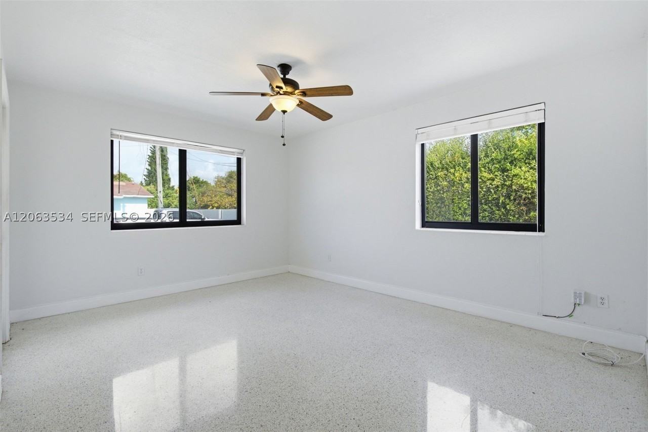 2625 Sw 29th Ave #2625 - Photo 6 of 19