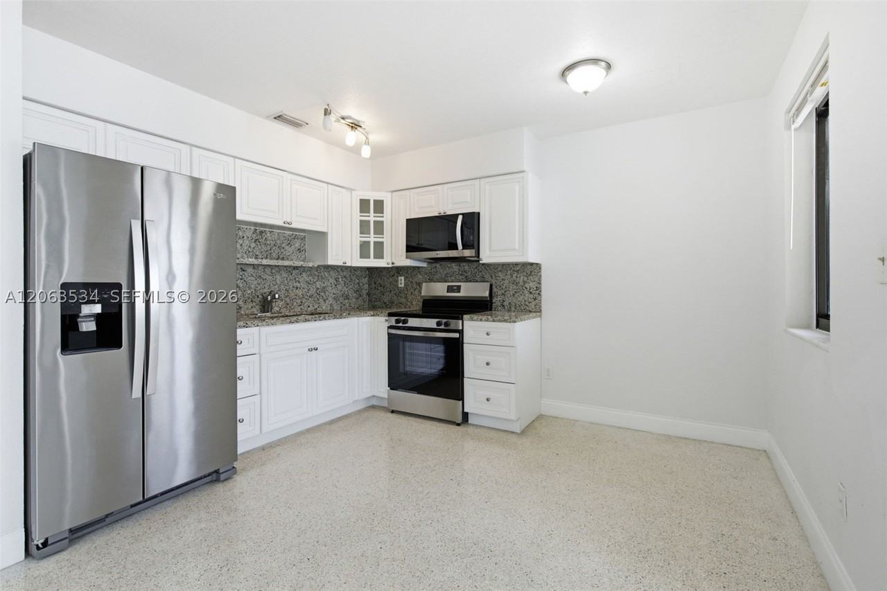 2625 Sw 29th Ave #2625 - Photo 7 of 19