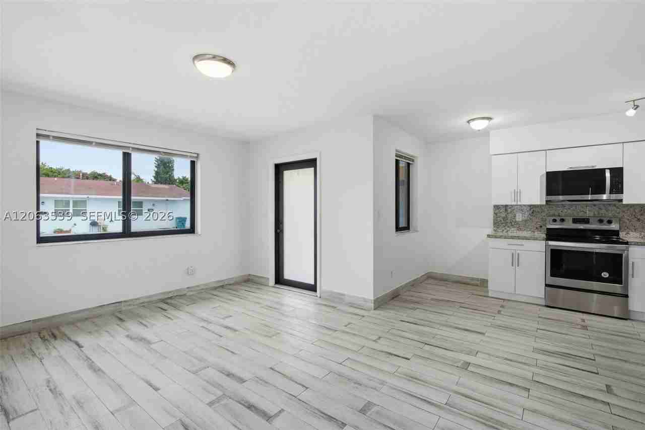 2627 Sw 29th Ave #2627 - Photo 3 of 18