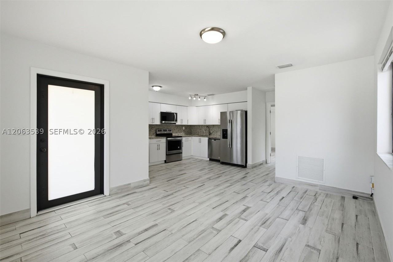 2627 Sw 29th Ave #2627 - Photo 4 of 18