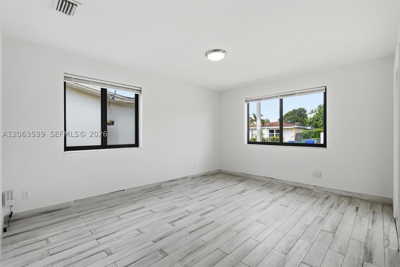 2627 Sw 29th Ave #2627 - Photo 5 of 18