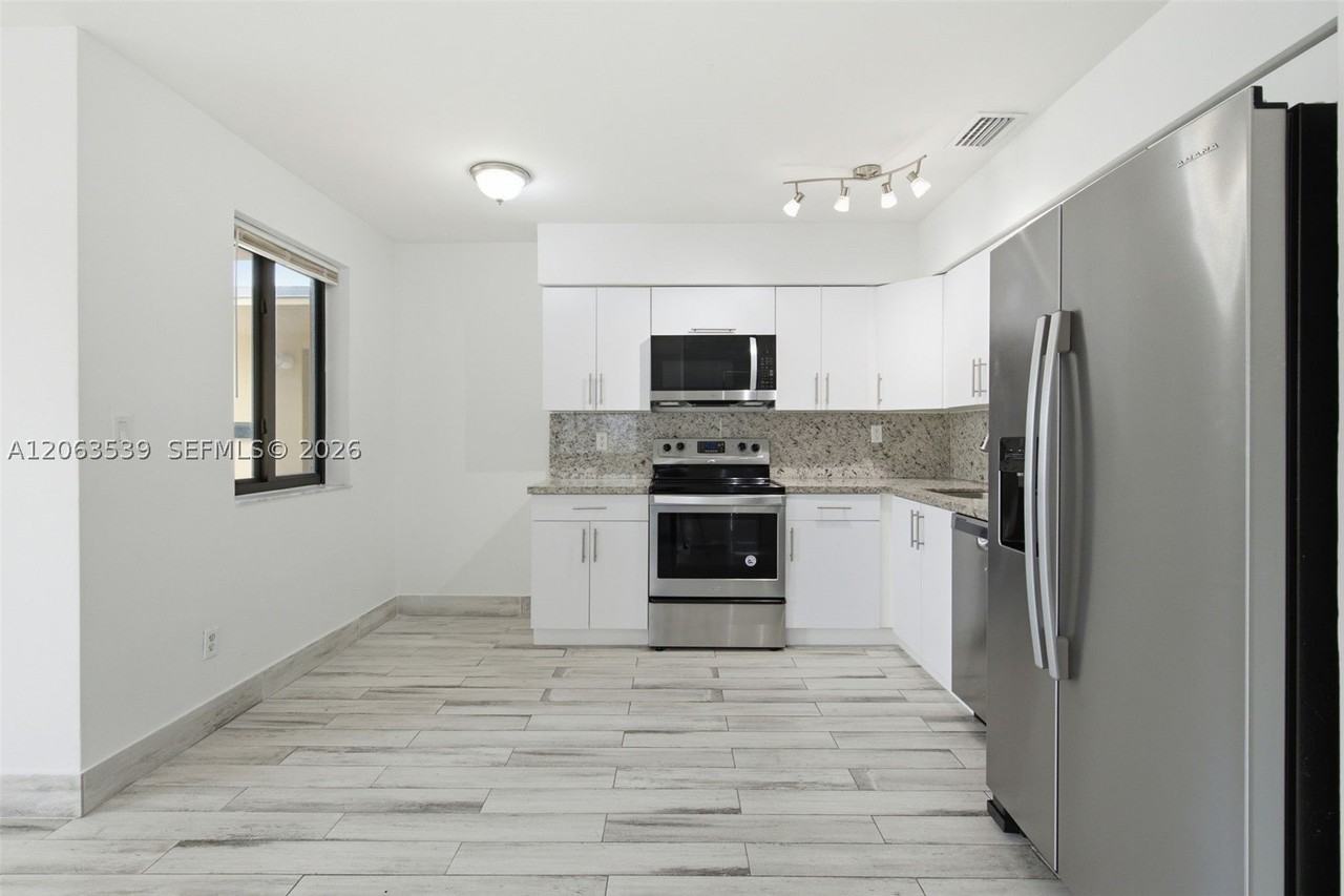 2627 Sw 29th Ave #2627 - Photo 6 of 18