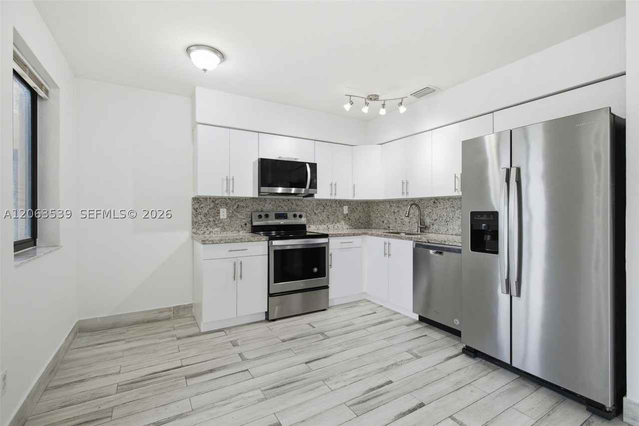 2627 Sw 29th Ave #2627 - Photo 6 of 16