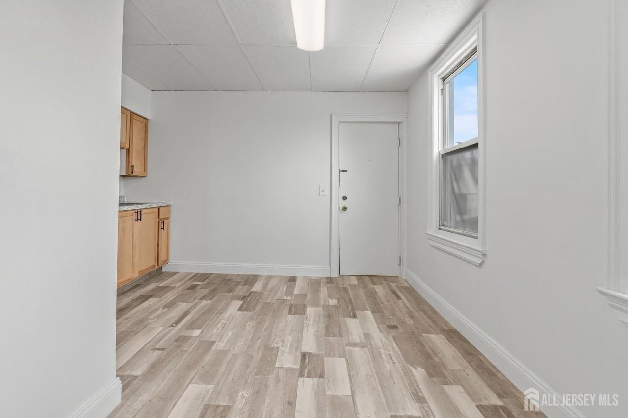 120 S Broadway #3 - Photo 2 of 5