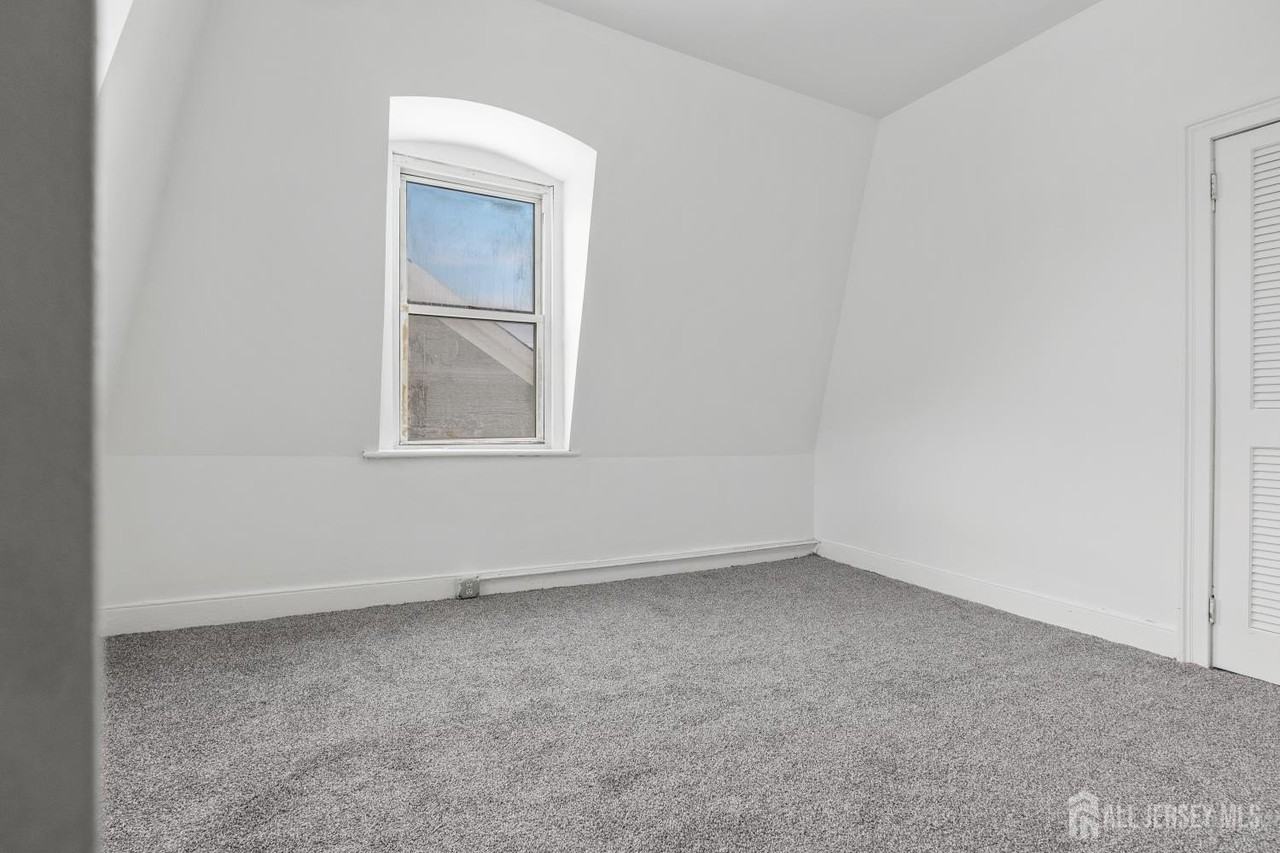 120 S Broadway #3 - Photo 5 of 5