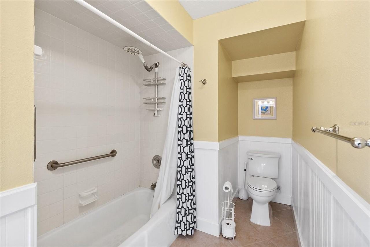 7860 Holiday Dr - Photo 6 of 36