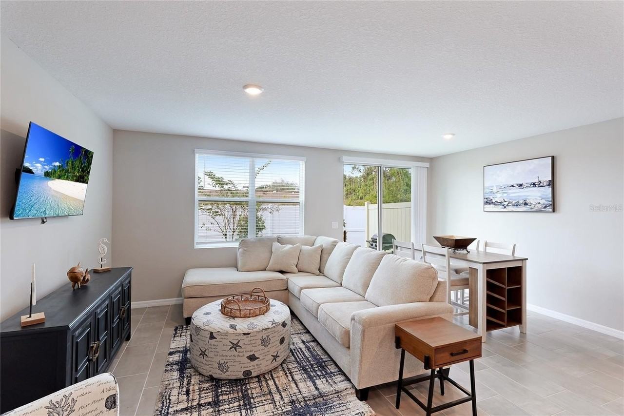 17063 Coral Key Dr - Photo 5 of 27