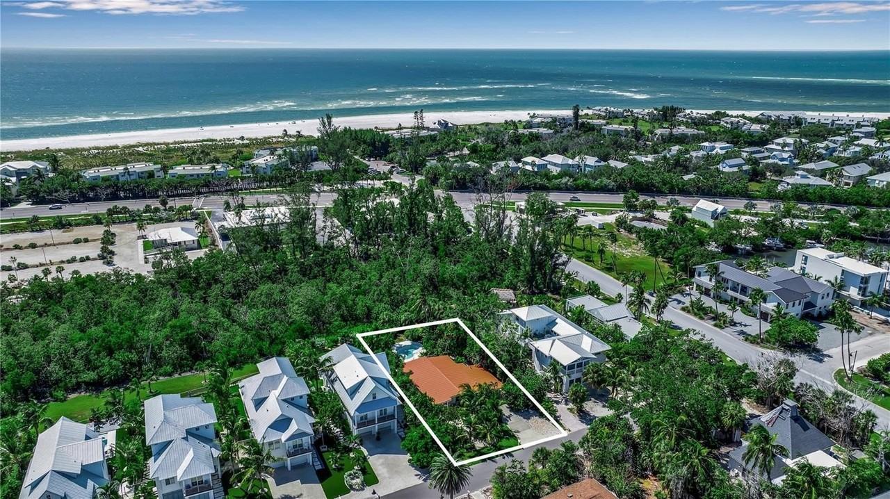 6979 Longboat Dr S - Photo 2 of 39