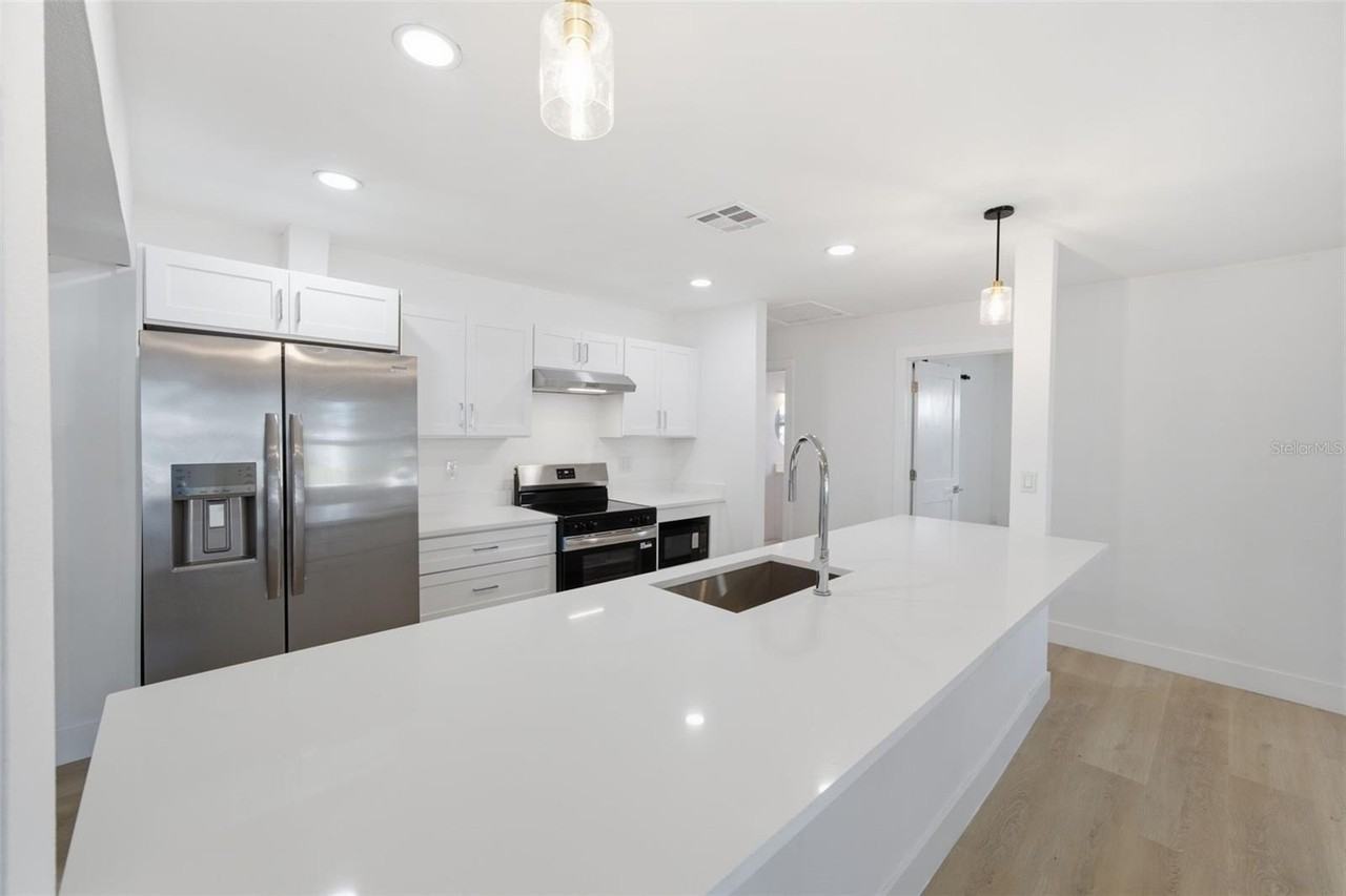 2317 Grove St - Photo 3 of 19
