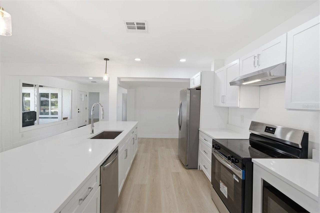 2317 Grove St - Photo 4 of 19