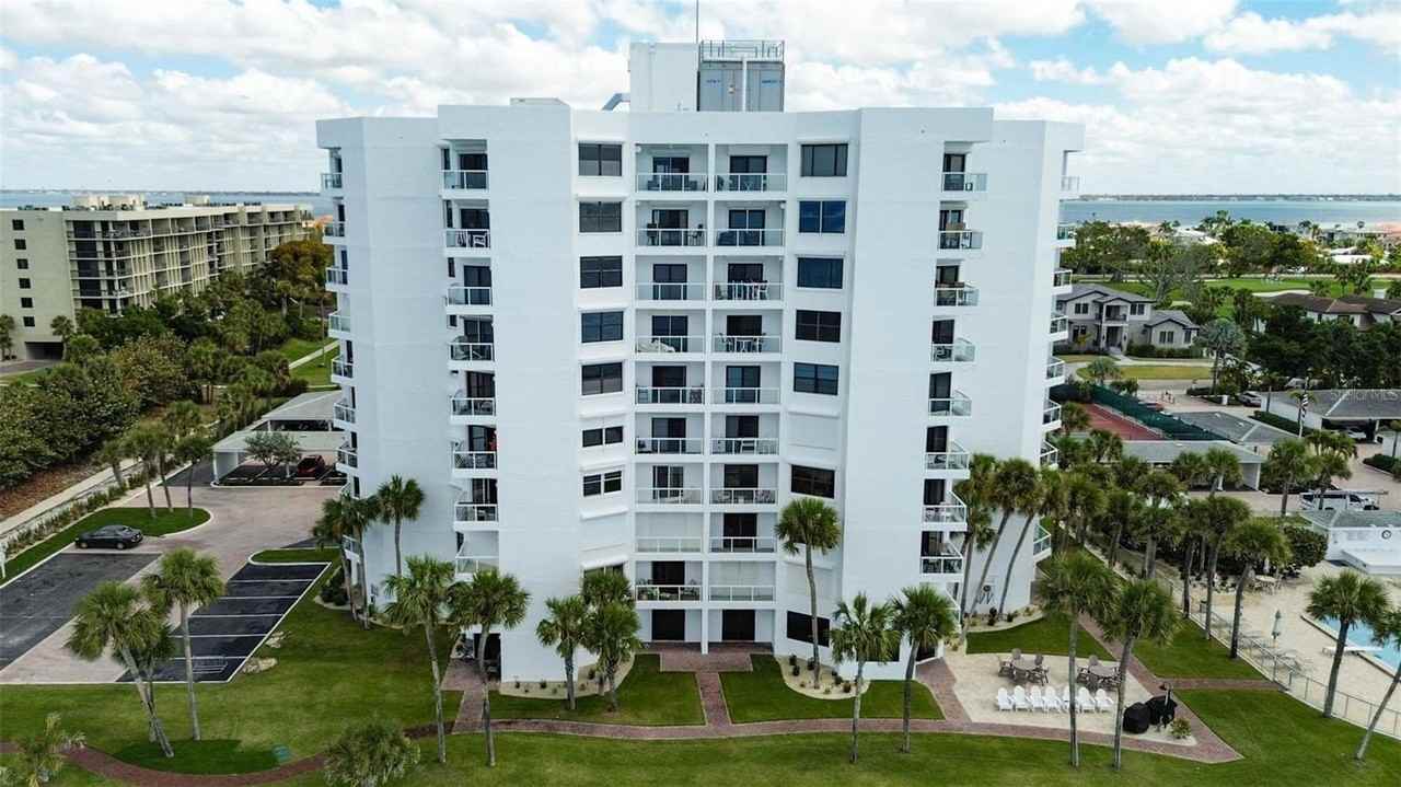 1050 Longboat Club Rd #506 - Photo 3 of 32