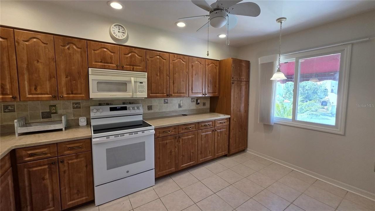 6101 34th St W #27C - Photo 5 of 23