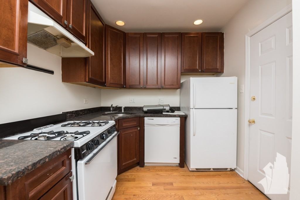 1249 W Henderson St #1253-2 - Photo 5 of 10