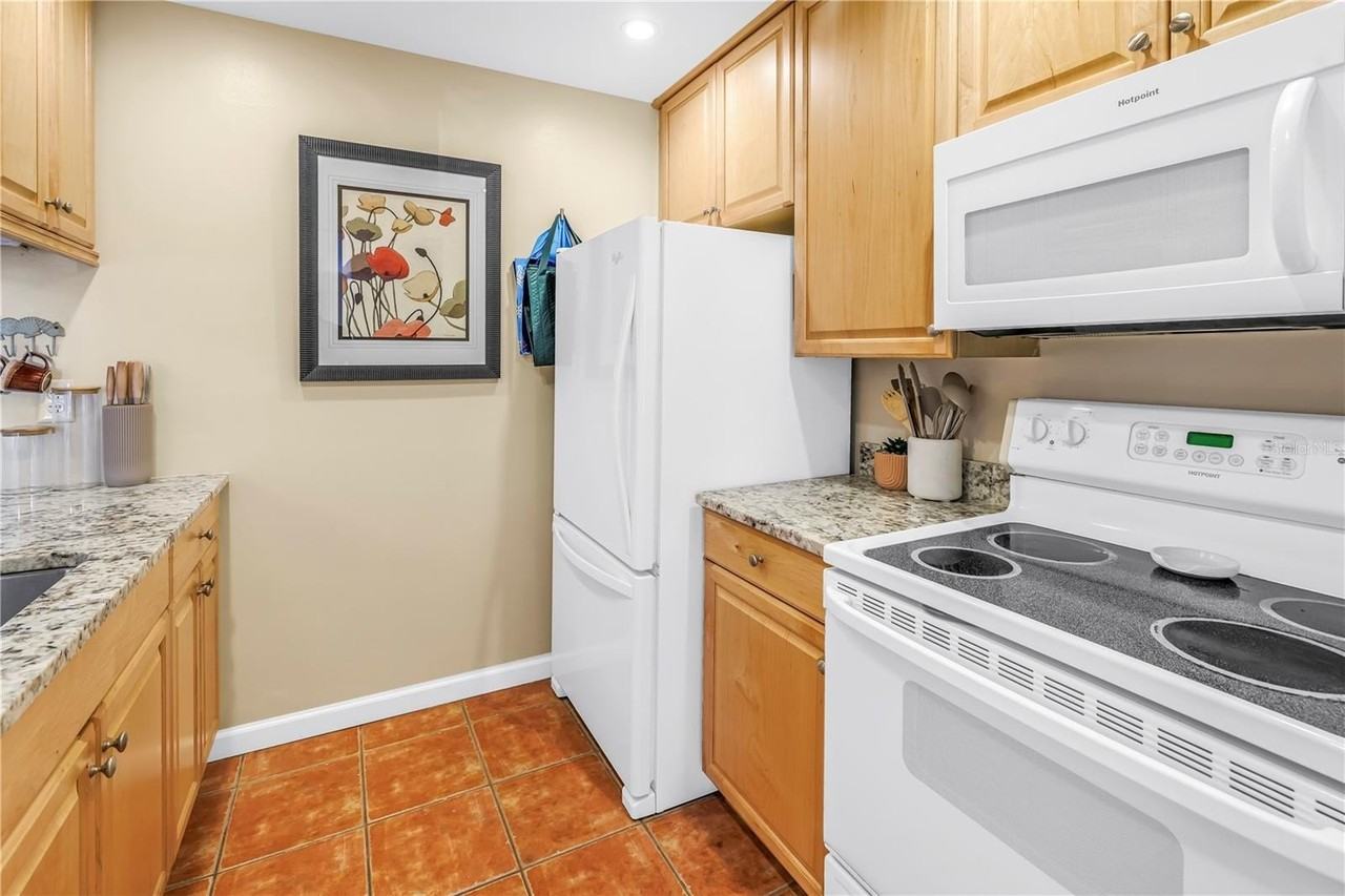 3269 Beneva Rd #102 - Photo 6 of 41