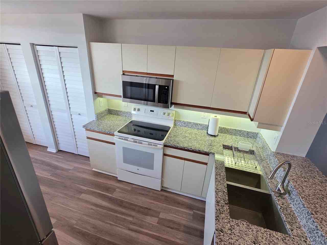 4460 Fairways Blvd #606 - Photo 6 of 41
