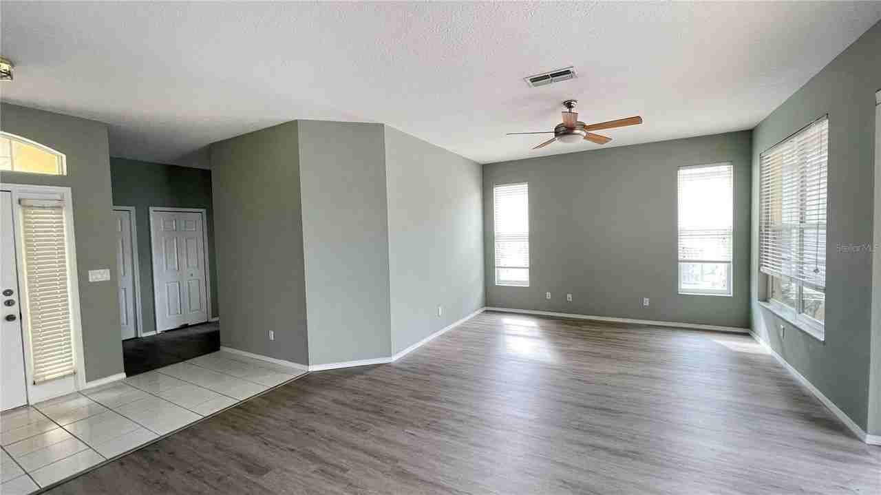 210 41st St Ne - Photo 3 of 25