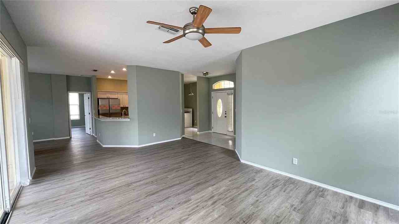210 41st St Ne - Photo 4 of 25