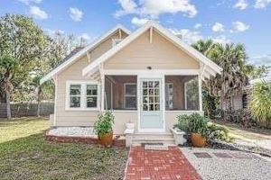 featured image of 2570 Loma Linda St