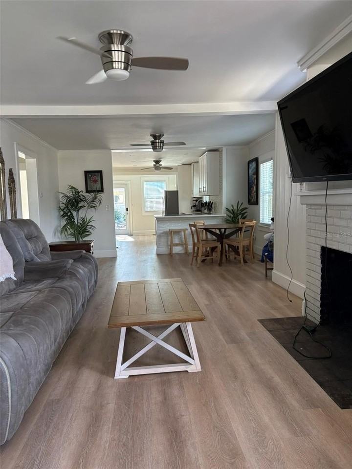 2570 Loma Linda St - Photo 2 of 13