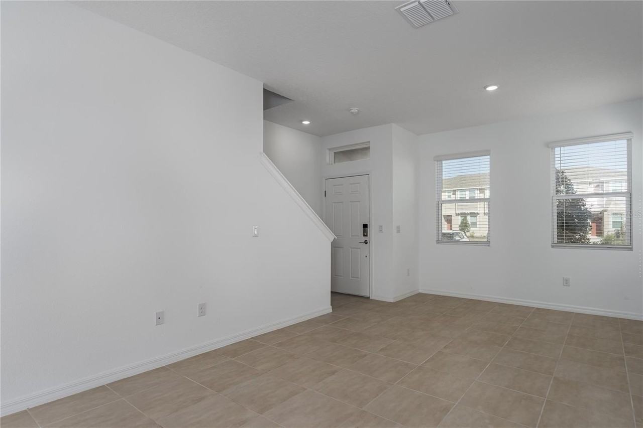 6106 Fairmont Ln - Photo 4 of 16
