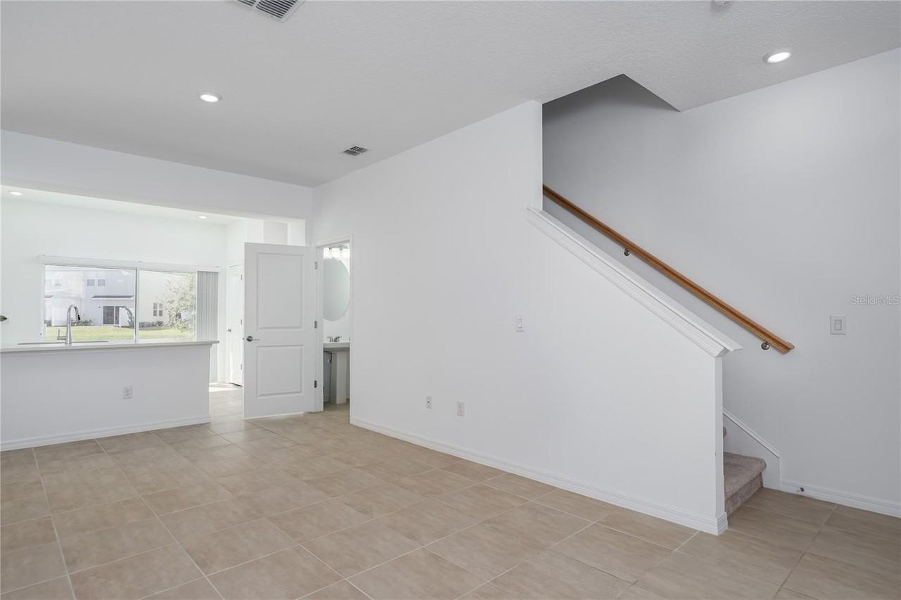 6106 Fairmont Ln - Photo 5 of 16
