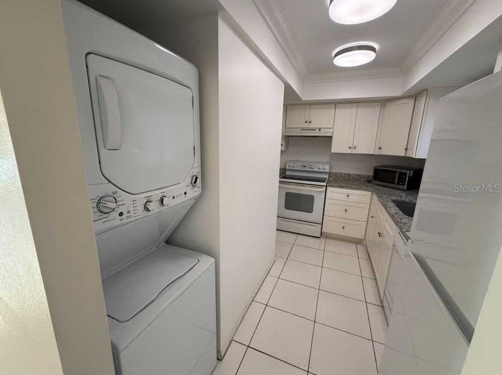 1204 Spanish Cay Ln #A - Photo 5 of 12