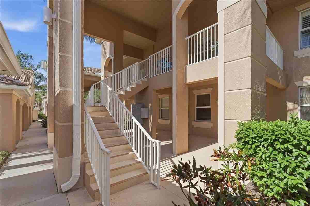 819 Fairwaycove Ln #204 - Photo 3 of 45