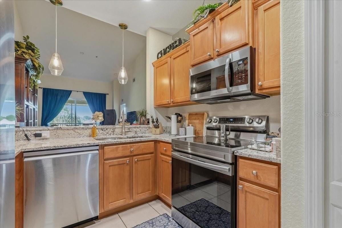 819 Fairwaycove Ln #204 - Photo 7 of 45
