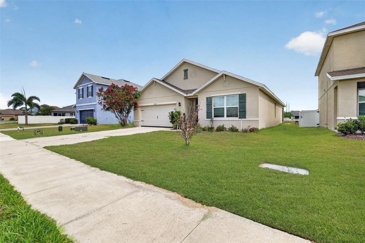 4042 Wayfarer Way - Photo 3 of 50