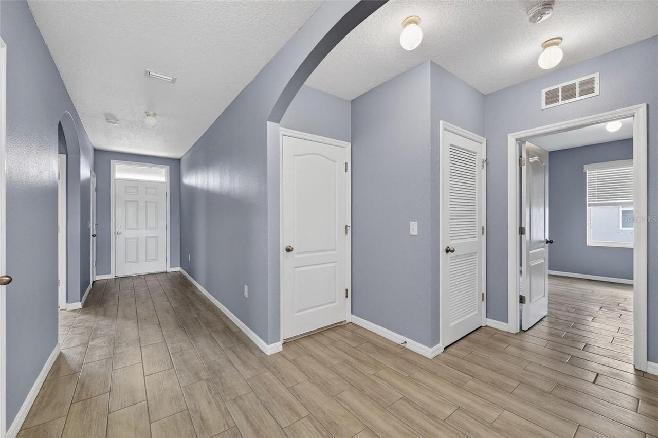 4042 Wayfarer Way - Photo 4 of 50
