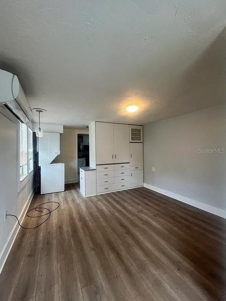 1713 29th St W - Photo 4 of 8
