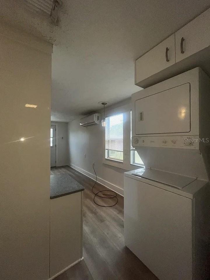 1713 29th St W - Photo 5 of 8