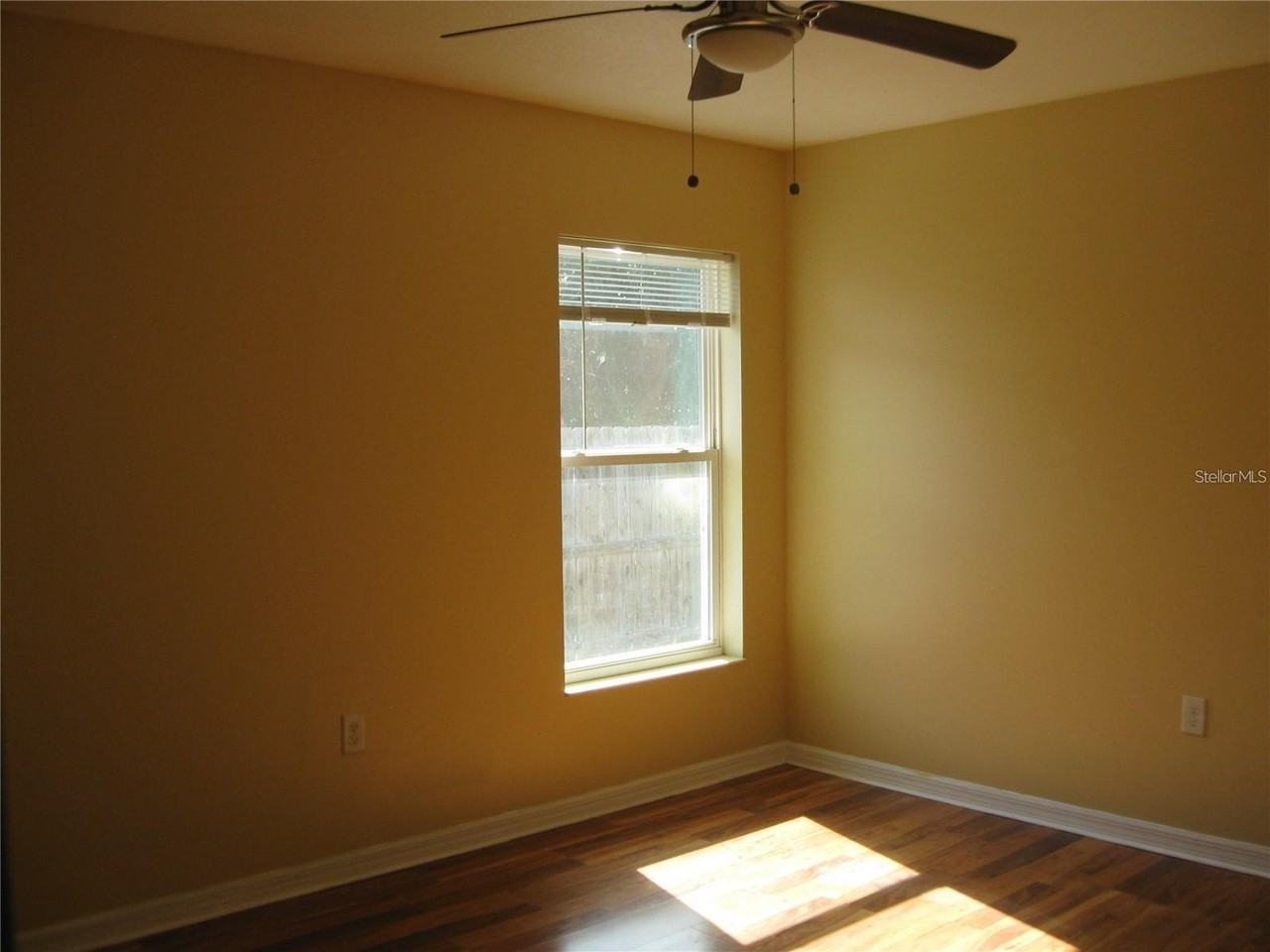 1057 32nd St - Photo 5 of 9