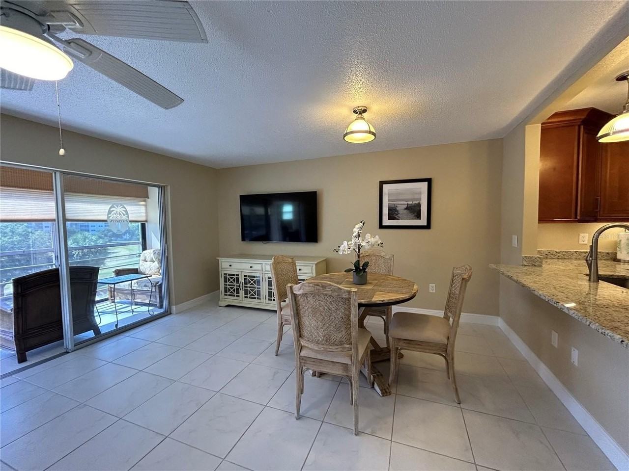 4040 Ironwood Cir #404F - Photo 6 of 20