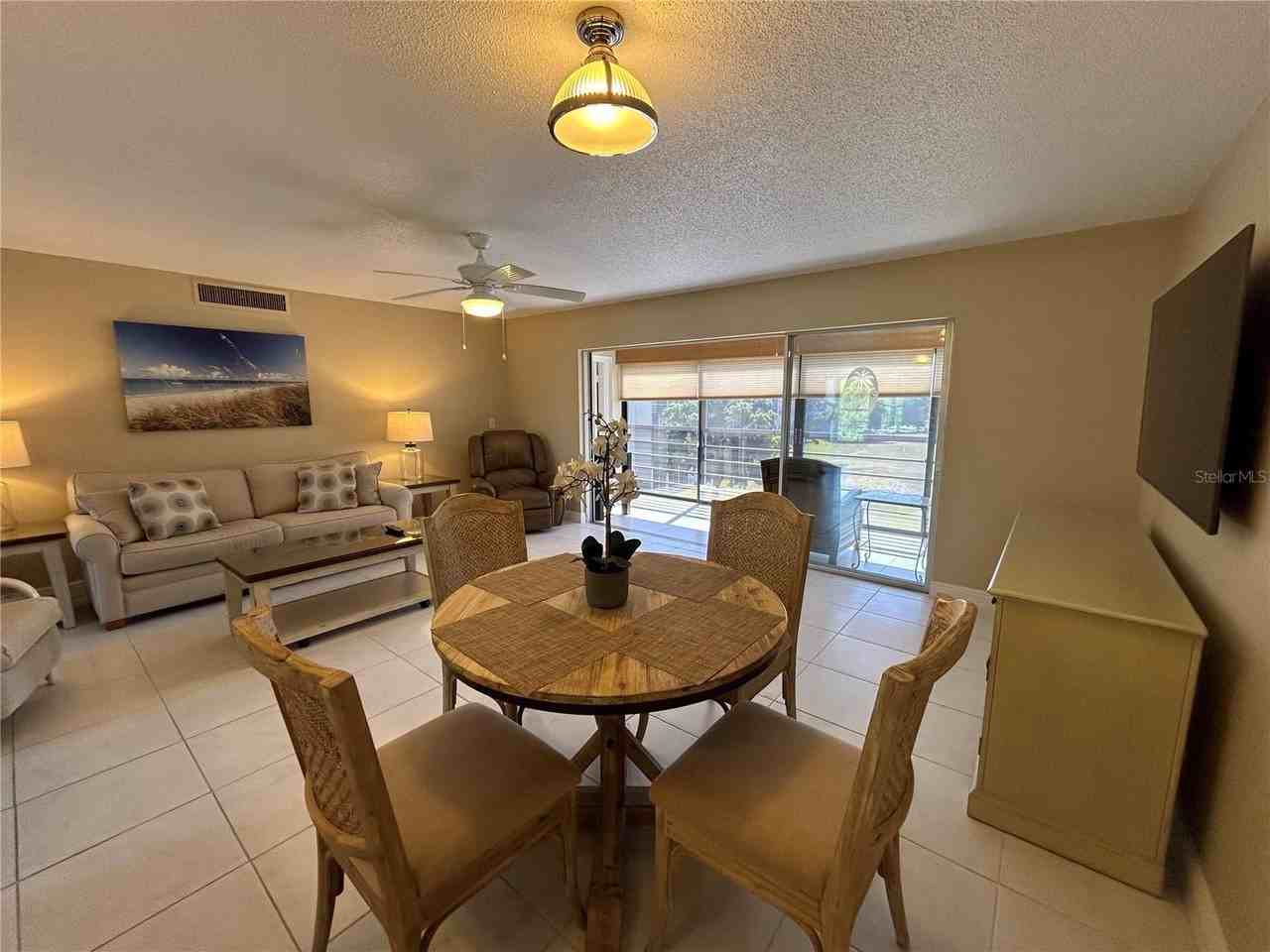 4040 Ironwood Cir #404F - Photo 7 of 20
