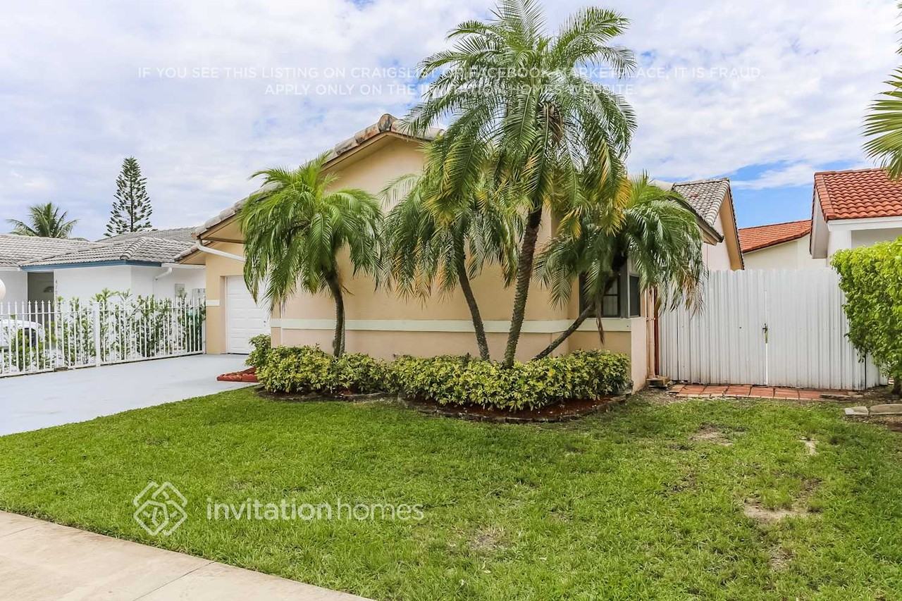 4705 Sw 143rd Ave - Photo 2 of 20