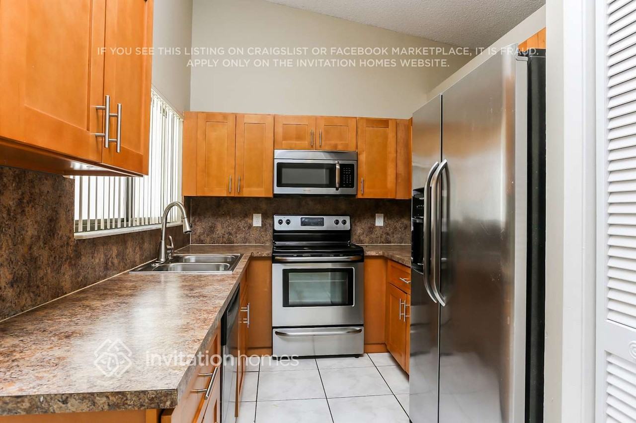 4705 Sw 143rd Ave - Photo 7 of 20
